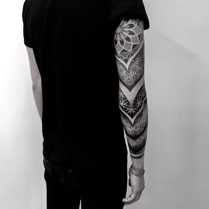 amazing sleeve tattoos black and white