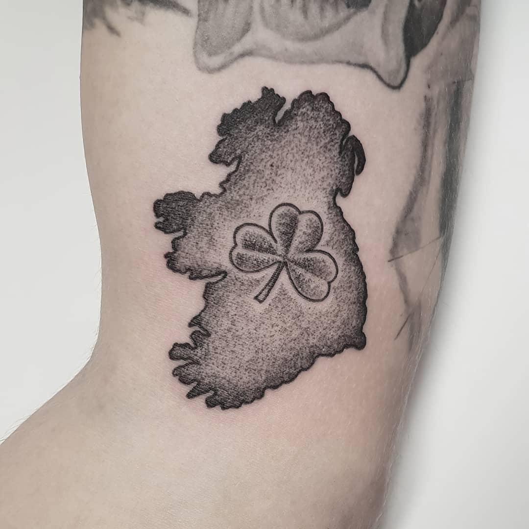 35 Artistic Shamrock and FourLeaf Clover Tattoos  TattooBlend